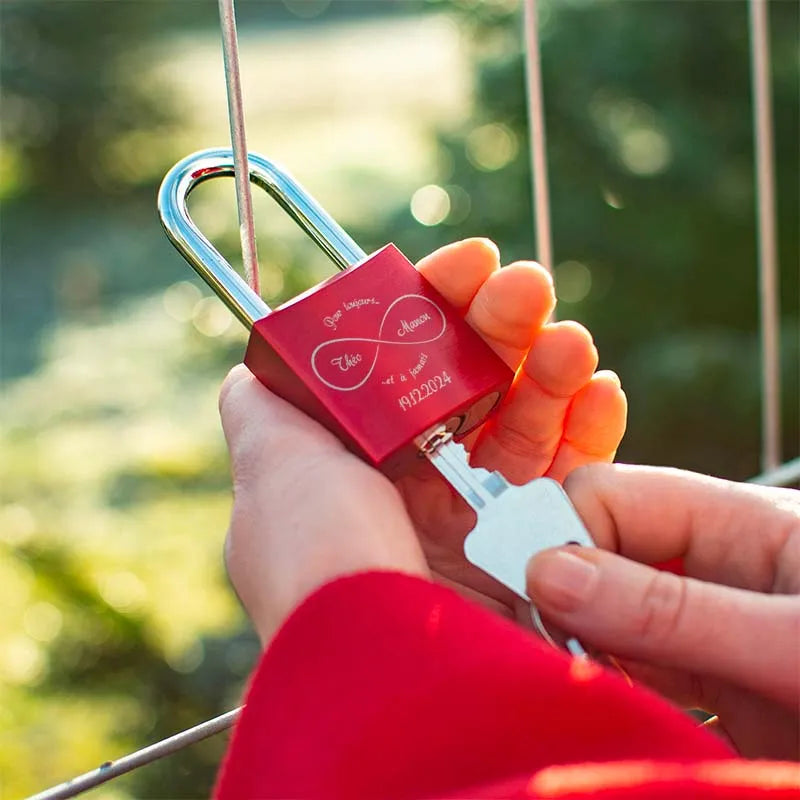 Cadenas d'amour gravé avec prénoms - Cadeau pour les mariés - Image 2